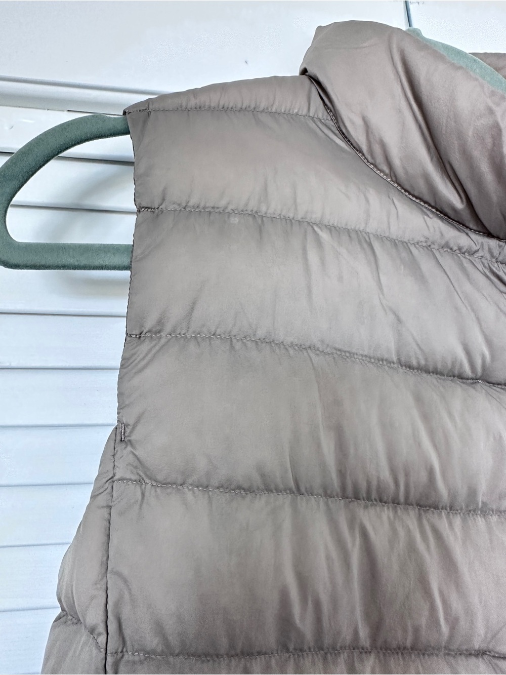 Uniqlo Women's Quilted Ultra Light Down Vest size S - Picture 3 of 15